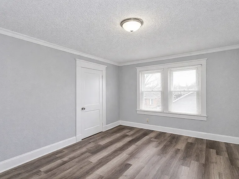 1051 N Mount St — Photo 11