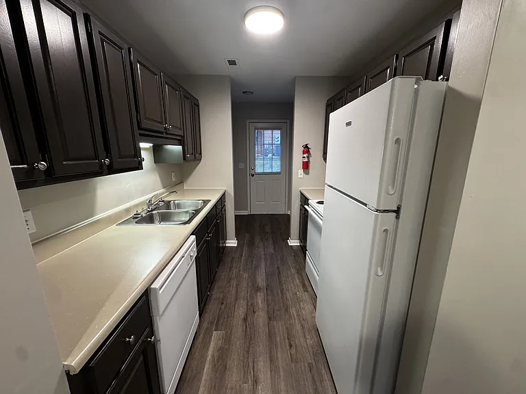 Oak Ridge Apartments — Photo 24