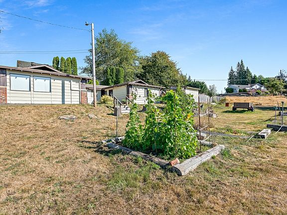 4th image of 718 Cowlitz St E