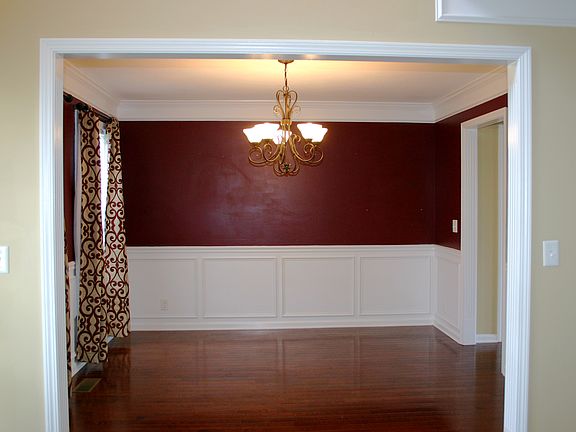 Formal Dining w/Hardwood 