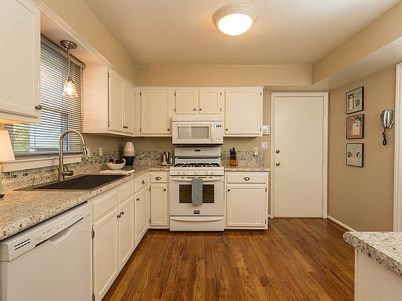 4th image of 7928 Forest Edge Dr