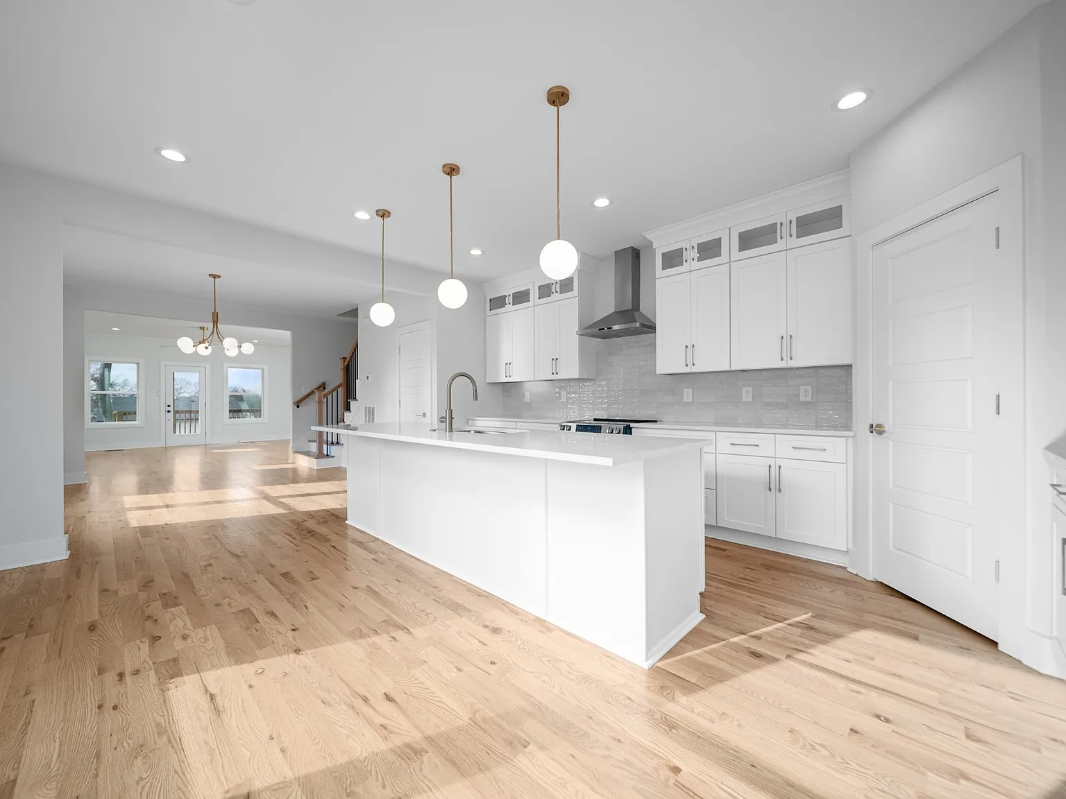 4 bed, 2329 sqft, $3,900 — Photo 3