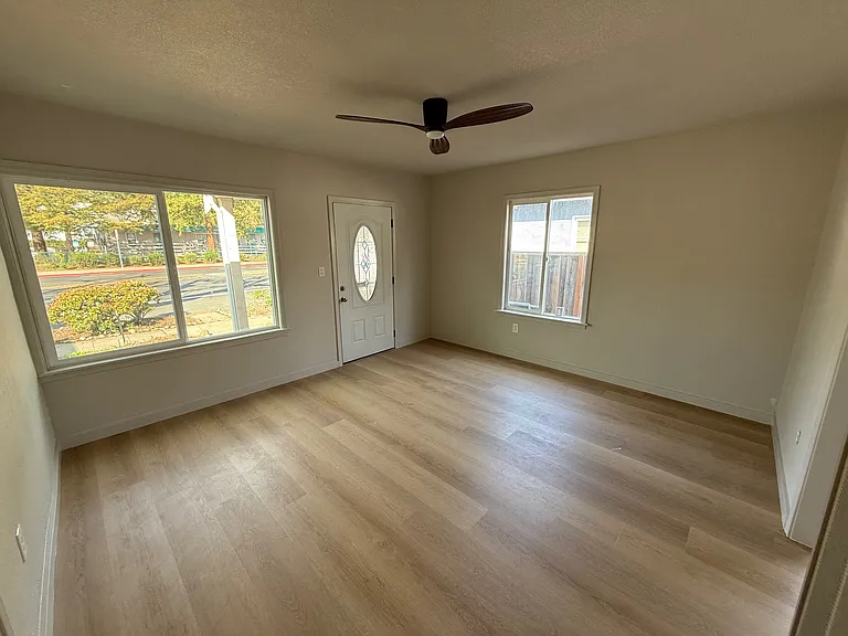 2635 Alhambra Ave — Photo 8