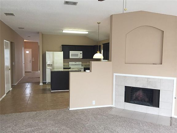 4th image of 6734 Meadowcrest Dr