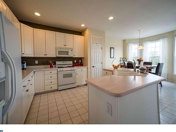 5th image of 604 Seabury Dr