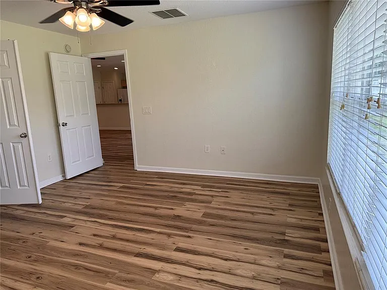 4304 SW 54th Ct — Photo 9