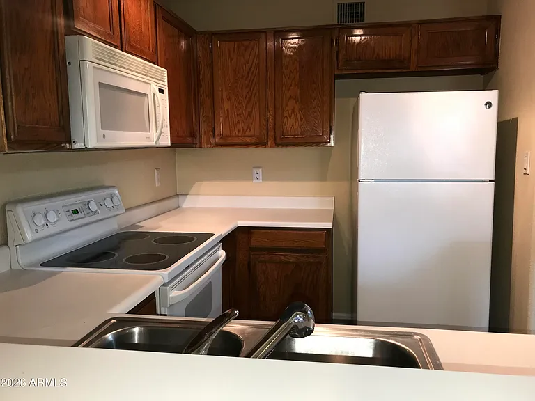 1025 E Highland Ave #12 — Photo 7