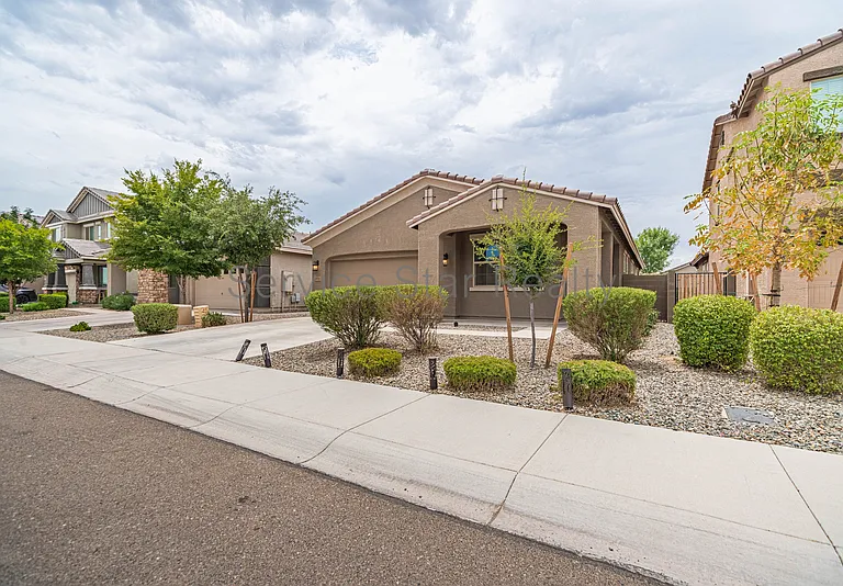 18763 W Rancho Dr — Photo 3