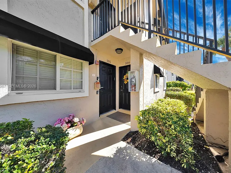 4040 Crystal Lake Dr #105 — Photo 2
