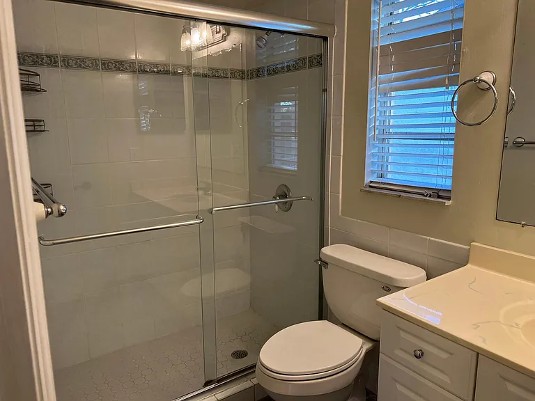 1300 SW 76th Dr — Photo 9