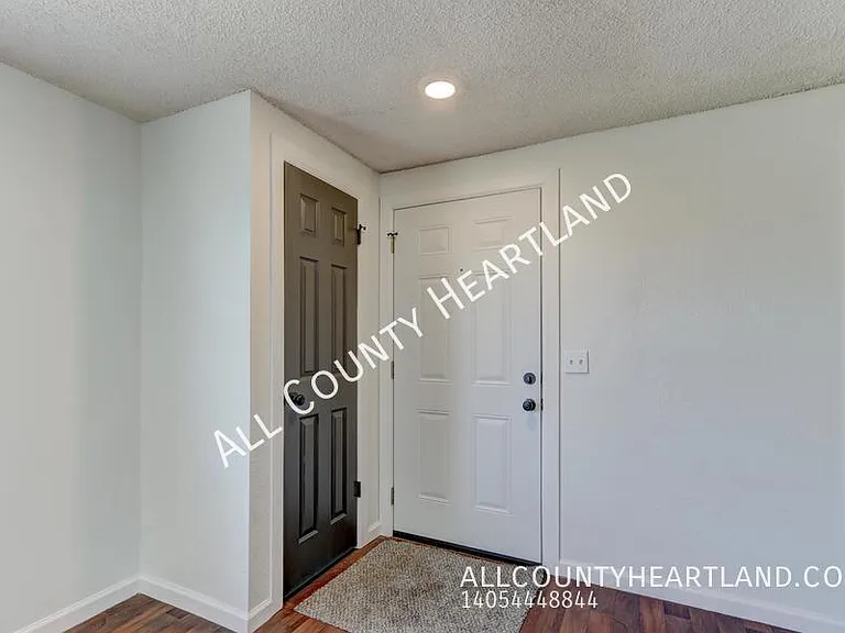 2121 Meench Dr — Photo 3