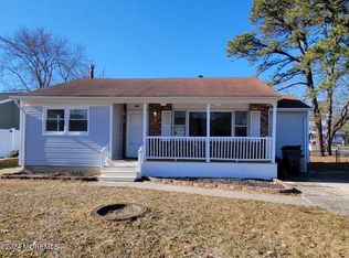 800 Windward Ave, Beachwood, NJ 08722