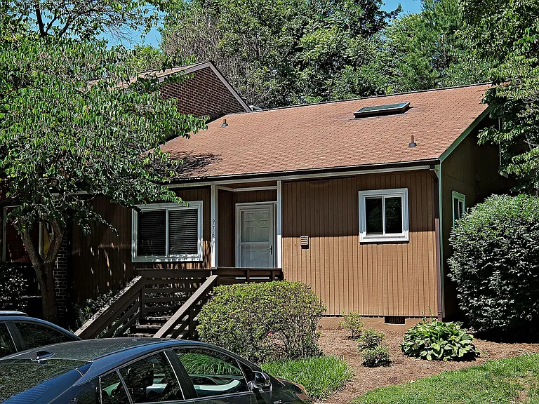 976 Sutton Ct — Photo 1