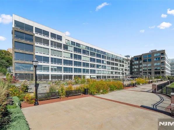 9 Somerset Lane #507, Edgewater, NJ 07020