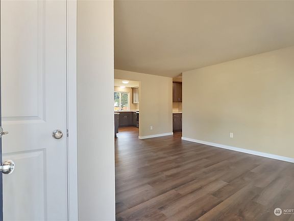 5th image of 15313 11th Avenue Ct E