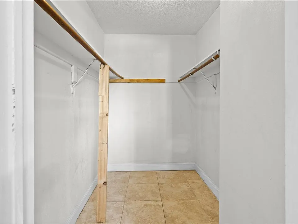 2531 NW 39th Ter #202