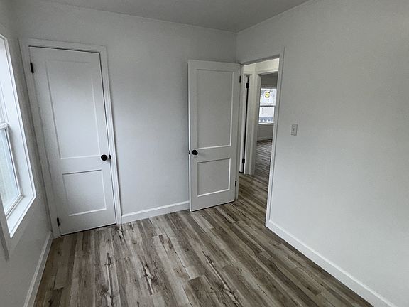 5th image of 1101 N Somerset Ave
