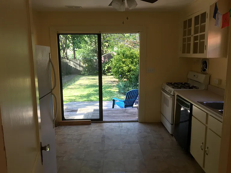 3136 Ellwood Ave — Photo 4