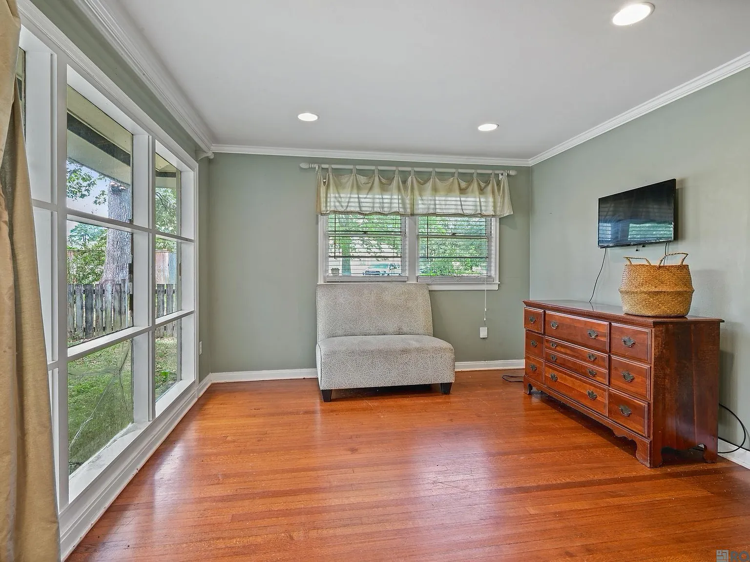 4 bed, 1987 sqft, $2,600 — Photo 4