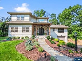 231 Mabel Pl, Franklin Lakes, NJ 07417