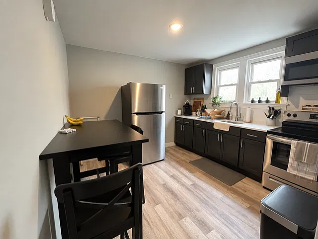 2 bed, 1.0 bath, $2,000 — Photo 3