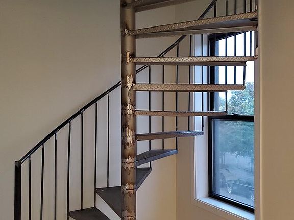 5th image of 1424 N Greenview Ave #C