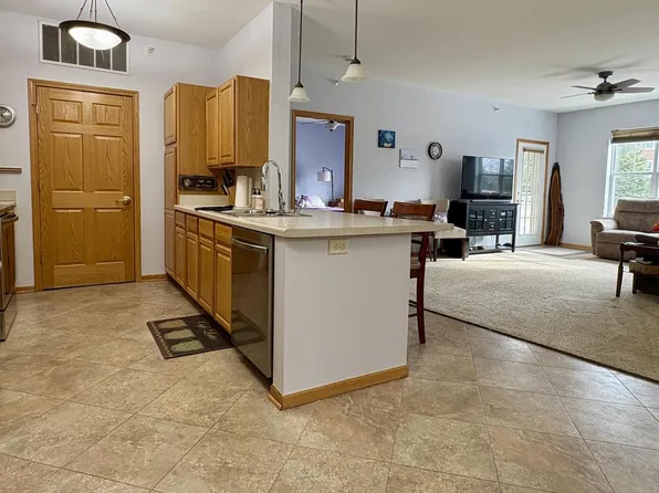 7710 South 51st STREET #105, Franklin, WI 53132