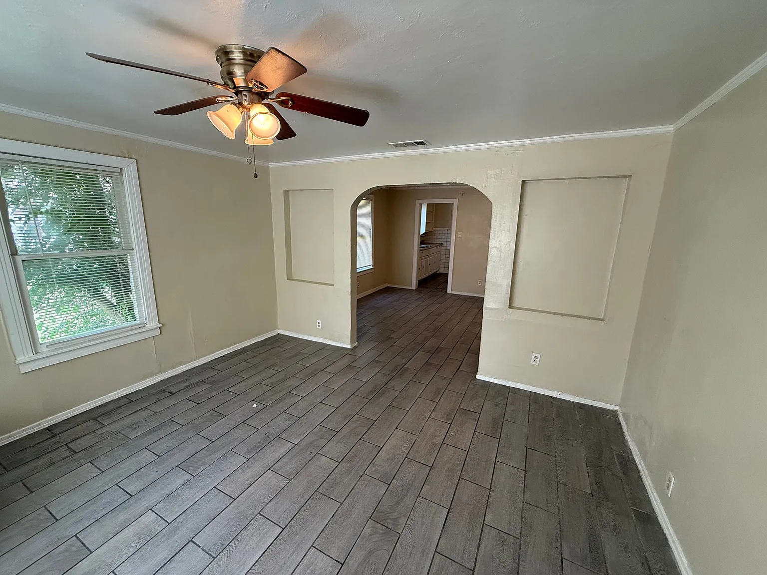 3 bed, 1120 sqft, $1,600 — Photo 4