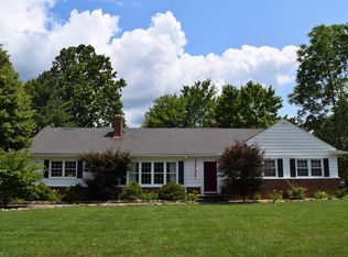 79 E Pioneer Trl, Aurora, OH 44202