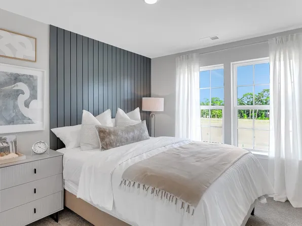 12 Forest Park Dr, Waretown, NJ 08758