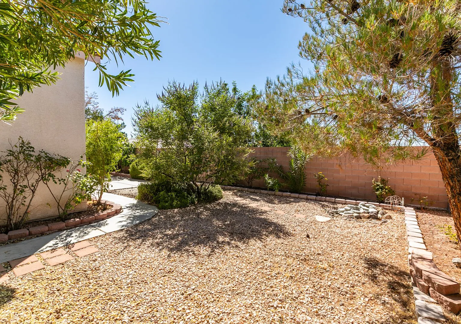 Charming Henderson Home on a Corner Cul-de-Sac Lot — Photo 4
