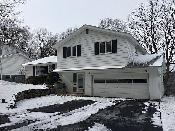 This lovely Split is located in Syracuse's "Valley" neighborhood- nestled on a low traffic, quiet st