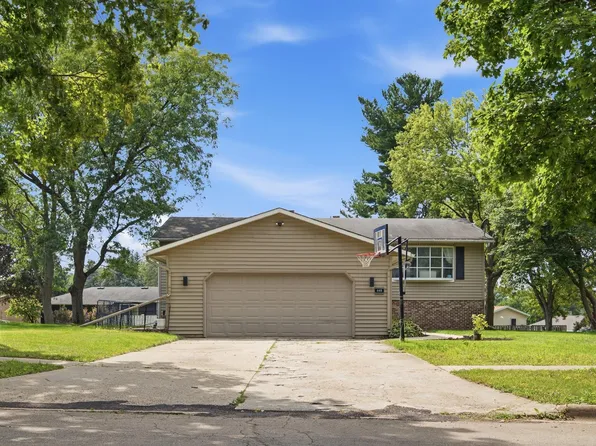 648 Alamo Dr, Freeport, IL 61032