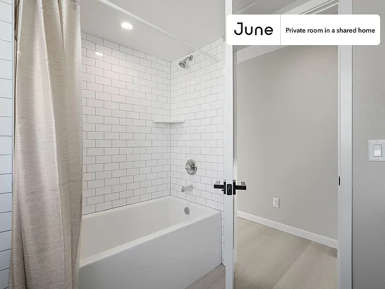 327 N Chicago #D — Photo 4
