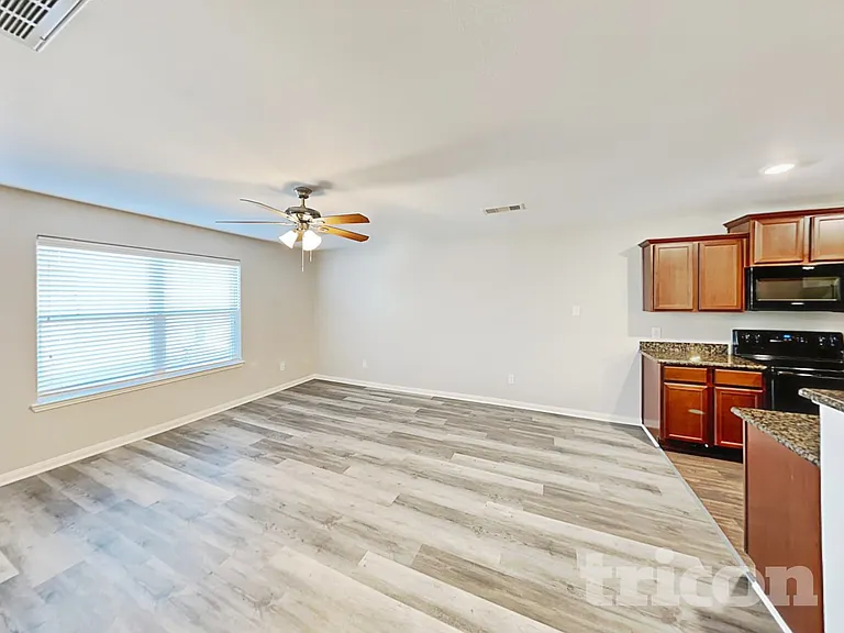 7918 Distant Harbor Rd — Photo 3