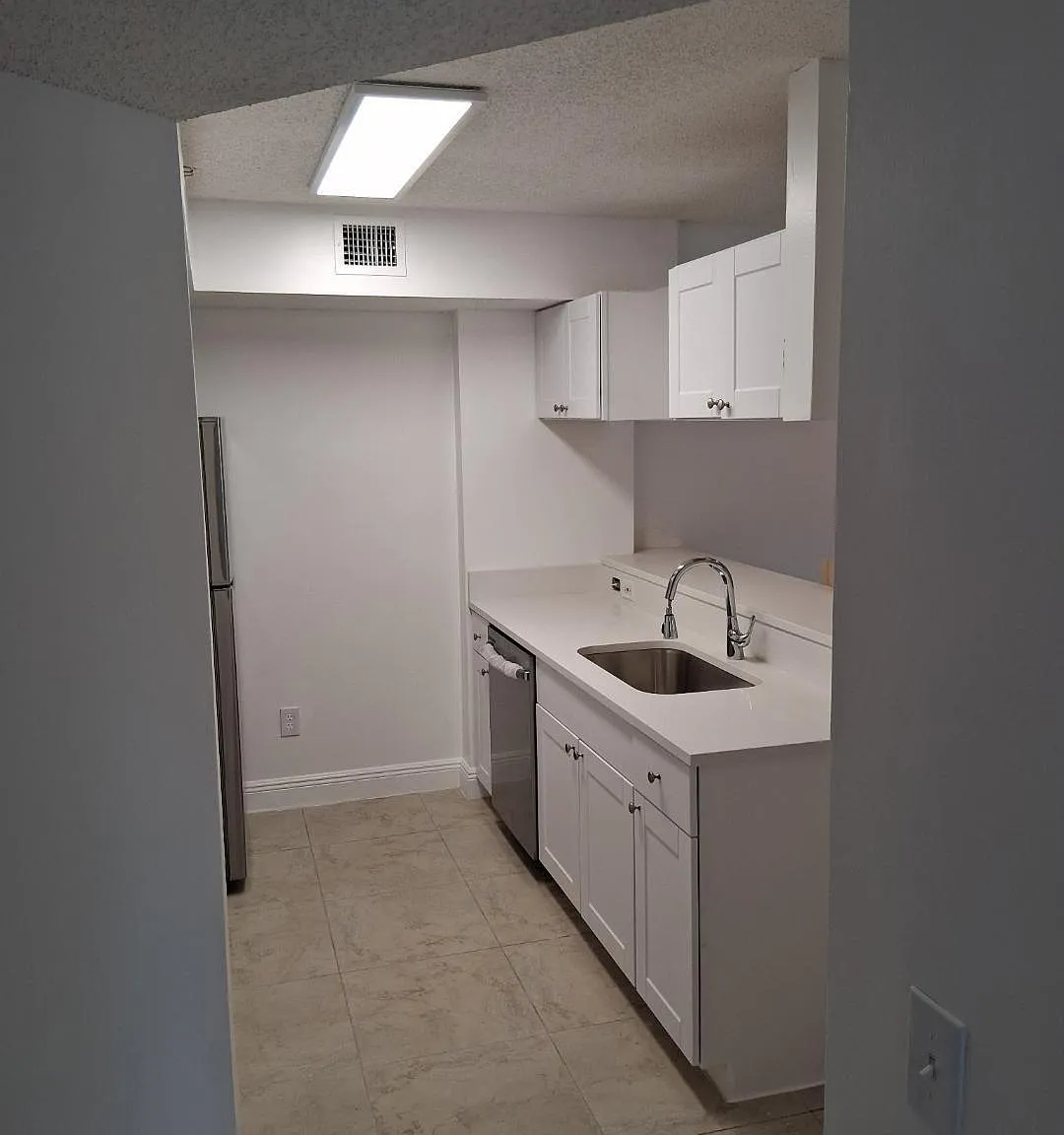 3 bed, 2.0 bath, 1084 sqft, $2,550 — Photo 3
