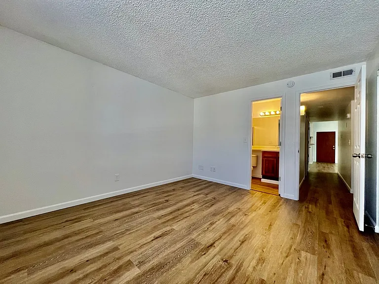 18073 E Ohio Ave #203 — Photo 9