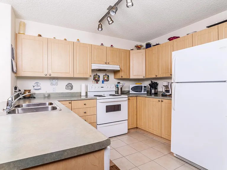 1 Spruce Ridge Dr — Photo 3