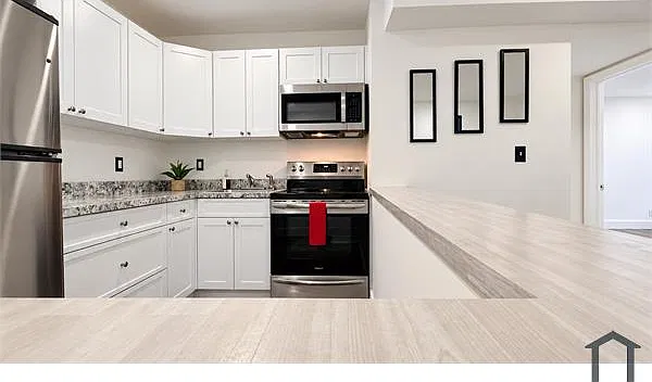 3 bed, $2,300 — Photo 2