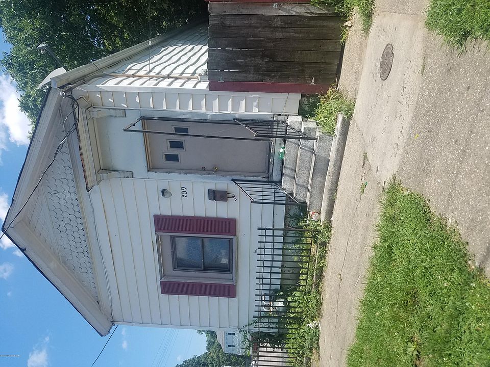 1st image of 209 S 28th St