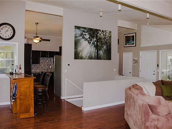 5th image of 47 Basore Dr