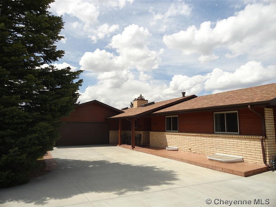 2nd image of 404 Saddle Dr