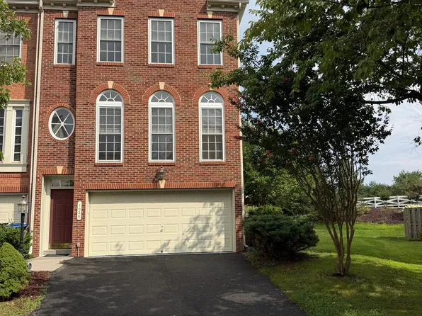 1028 Hotchkiss Pl, Fredericksburg, VA 22401