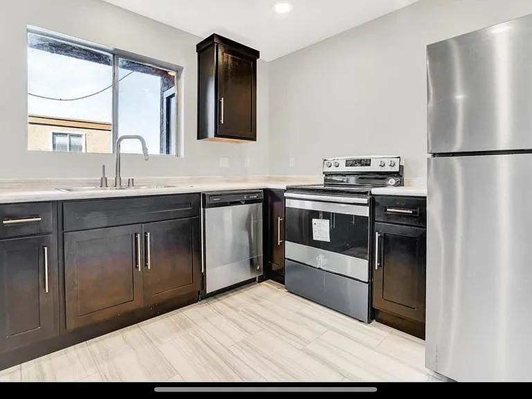 1644 Lomaland Dr #108 — Photo 5