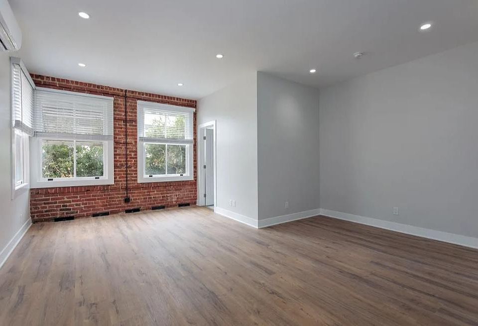1st image of 149 S Los Robles Ave APT 206