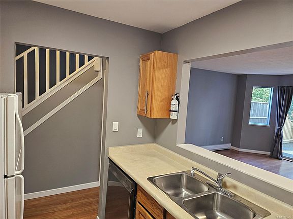 5th image of 9923 7th St #4