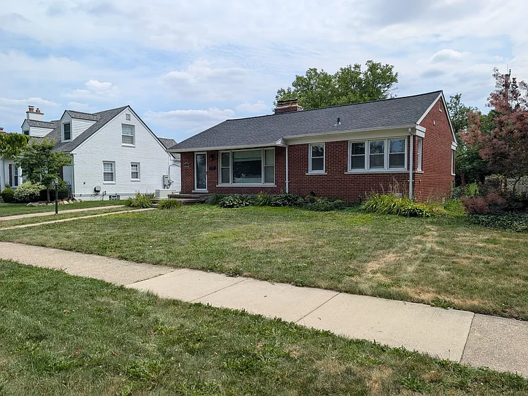4417 Amherst Rd — Photo 1