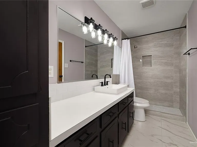 2409 Camellia Ave — Photo 12