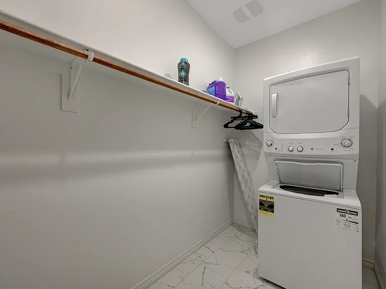 293 Mount Langley St #B — Photo 25