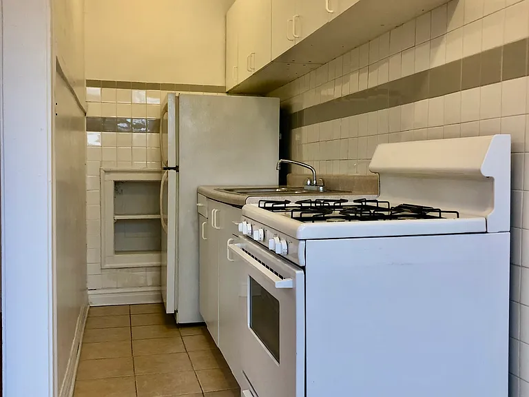 3812 N Pine Grove Ave — Photo 4